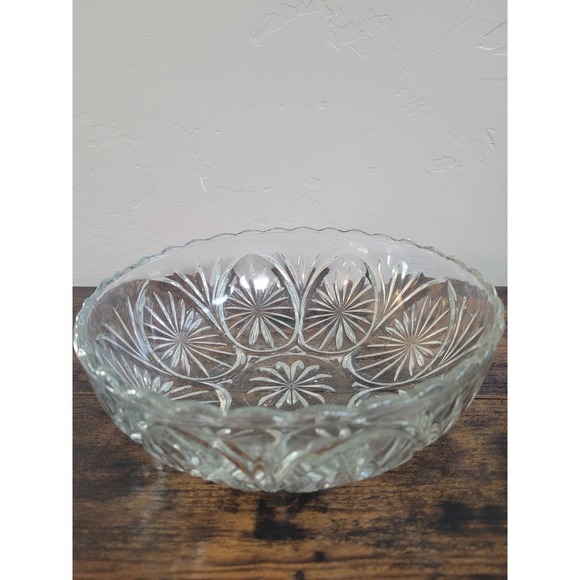 𝅺8" Crystal Glass Serving Bowl - Picture 3 of 9
